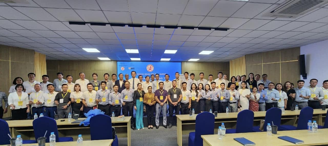 Chương trình Đào tạo CEO - Giám đốc điều hành và hội thảo về AI, chuyển đổi số, chuyển đổi xanh