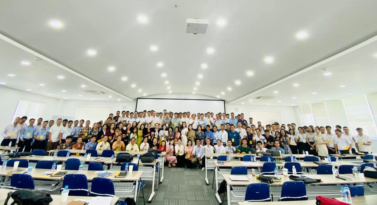 Chương trình Đào tạo CEO - Giám đốc điều hành và hội thảo về AI, chuyển đổi số, chuyển đổi xanh