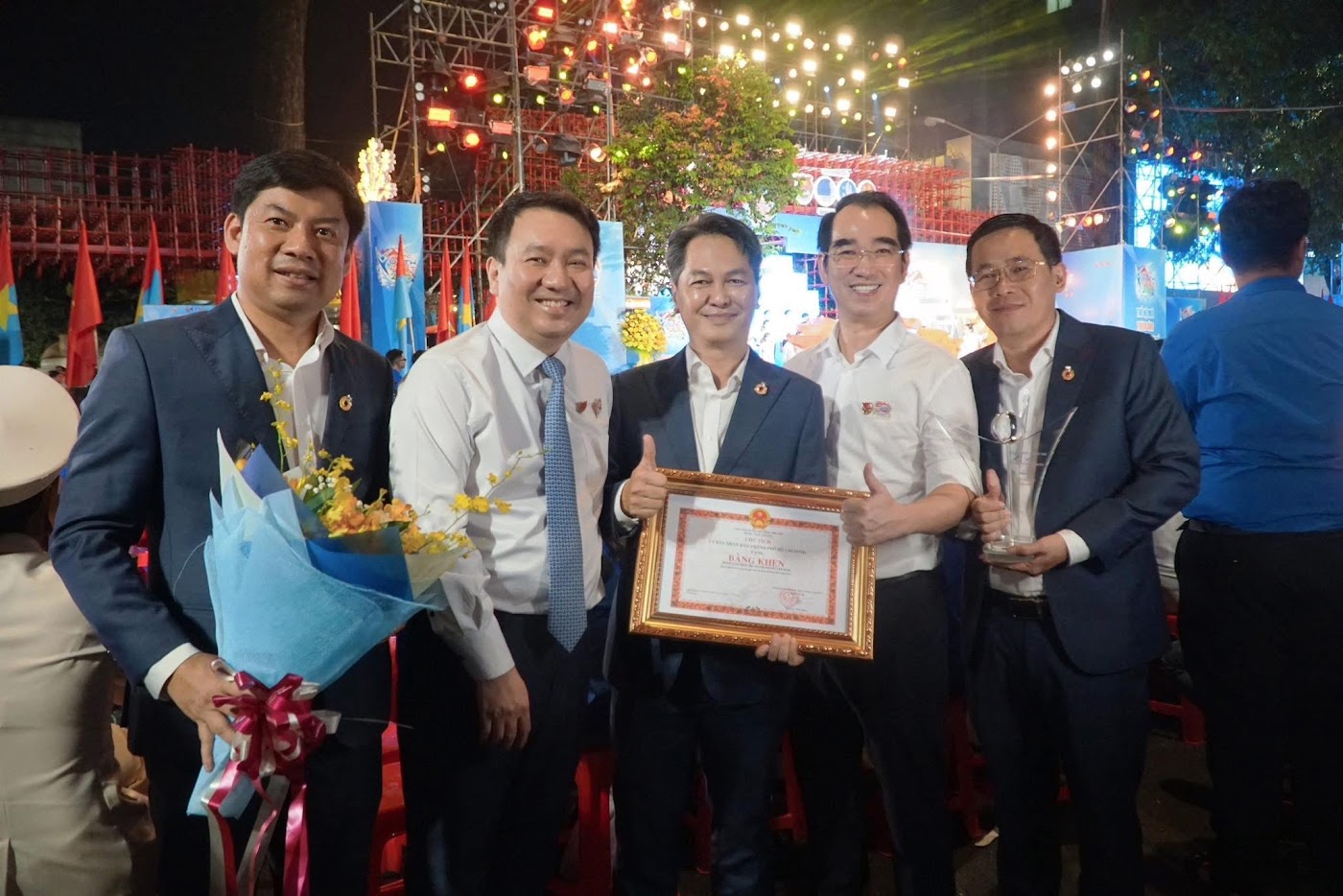 Trao tặng Thư viện Container số 12 cho 1.542 học sinh Trường THCS Tân Quý Tây, 26/4/2025