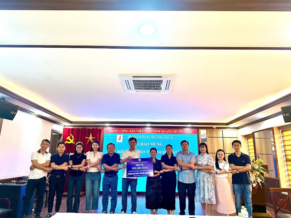 Chương trình “Doanh nhân tình nguyện”: khám bệnh, trao học bổng, xây nhà nhân ái và cầu dân sinh